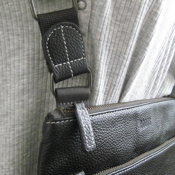 Roots Brown Leather Crossbody Messenger Bag - Picture 6 of 9